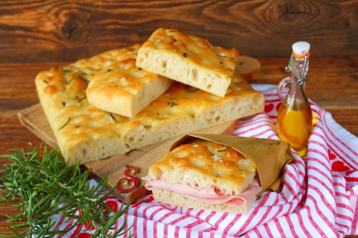 focaccia-al-rosmarino.jpg